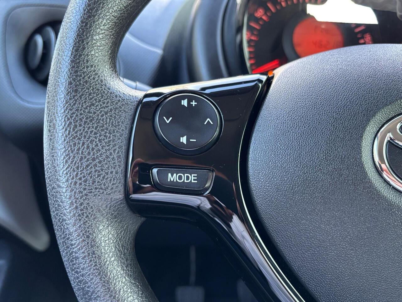 Toyota AYGO 5-deurs x-fun 1.0 VVT-i 72pk | AIRCO | BLUETOOTH | LM-VELGEN |