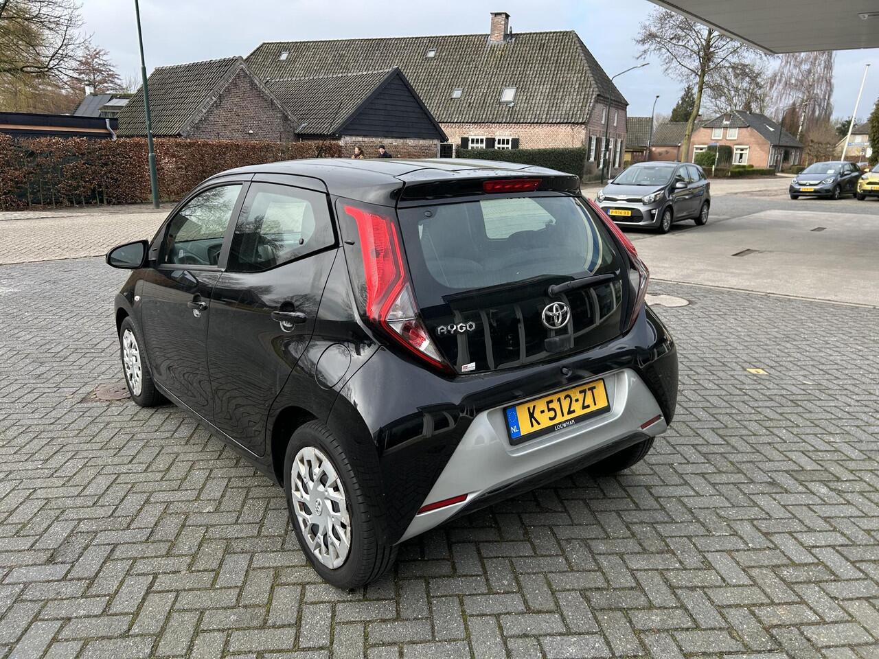 Toyota AYGO 1.0 VVT-i x-play