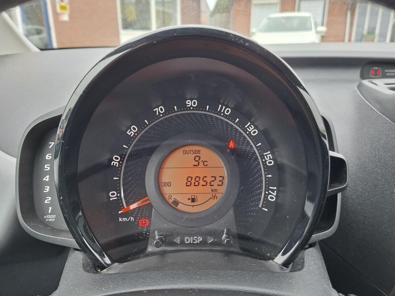 Toyota AYGO 1.0 VVT-i x-play AIRCO | NL-auto | rijklaarprijs !!