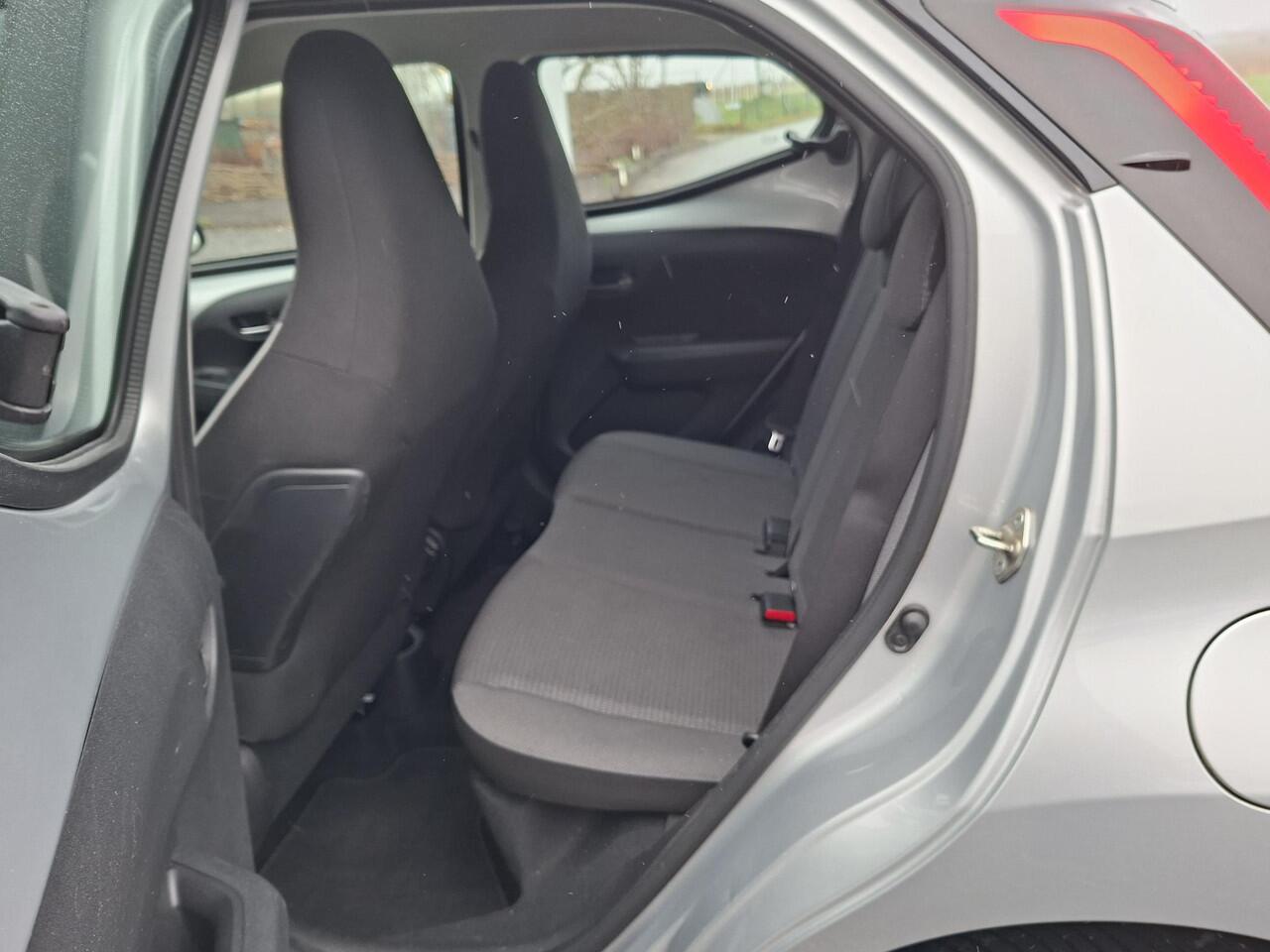 Toyota AYGO 1.0 VVT-i x-play AIRCO | NL-auto | rijklaarprijs !!