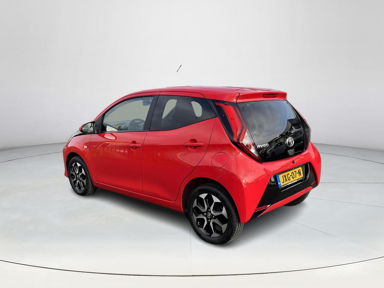 Toyota AYGO 1.0 VVT-i x-play | X-shift automaat | Carplay | Airco | Licht metalen velgen |