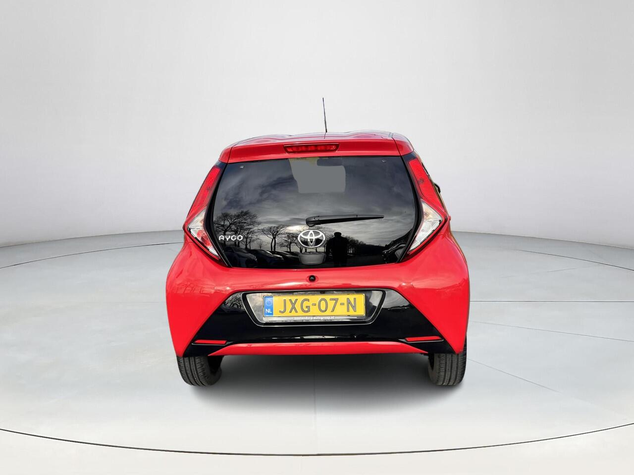 Toyota AYGO 1.0 VVT-i x-play | X-shift automaat | Carplay | Airco | Licht metalen velgen |