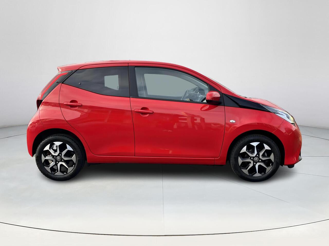 Toyota AYGO 1.0 VVT-i x-play | X-shift automaat | Carplay | Airco | Licht metalen velgen |