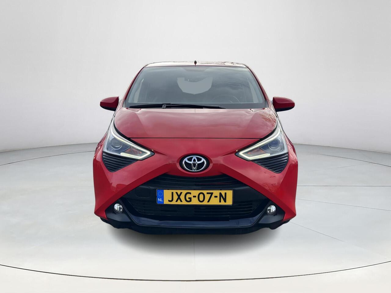 Toyota AYGO 1.0 VVT-i x-play | X-shift automaat | Carplay | Airco | Licht metalen velgen |