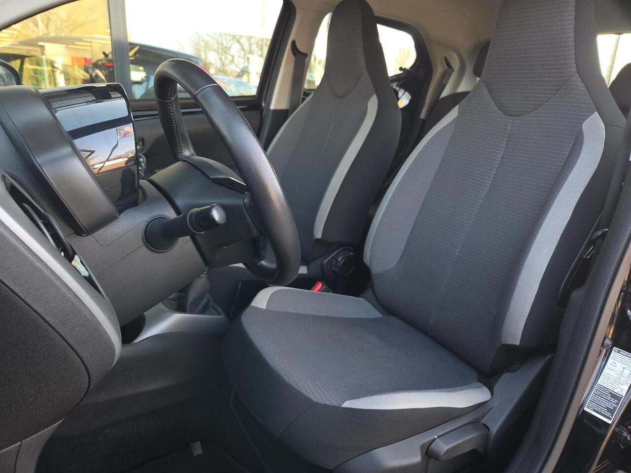 Toyota AYGO 1.0 VVT-i x-play | Apple CarPlay | Parkeercamera | Rijklaar incl. garantie |