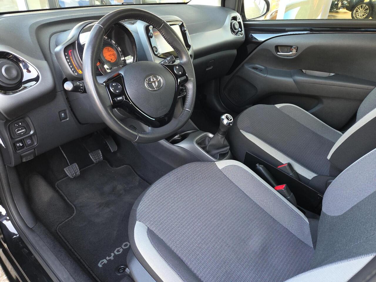 Toyota AYGO 1.0 VVT-i x-play | Apple CarPlay | Parkeercamera | Rijklaar incl. garantie |