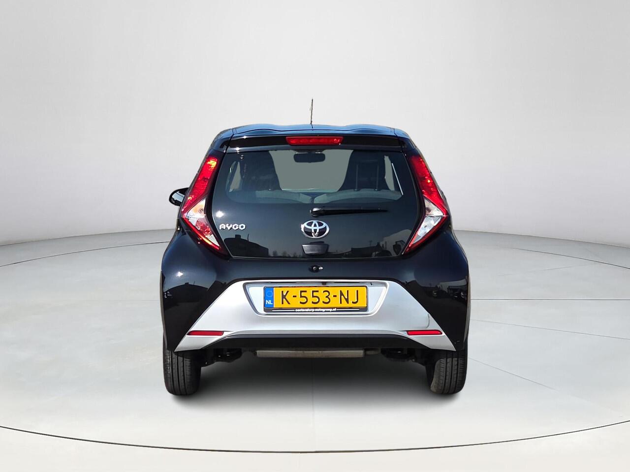 Toyota AYGO 1.0 VVT-i x-play | Apple CarPlay | Parkeercamera | Rijklaar incl. garantie |