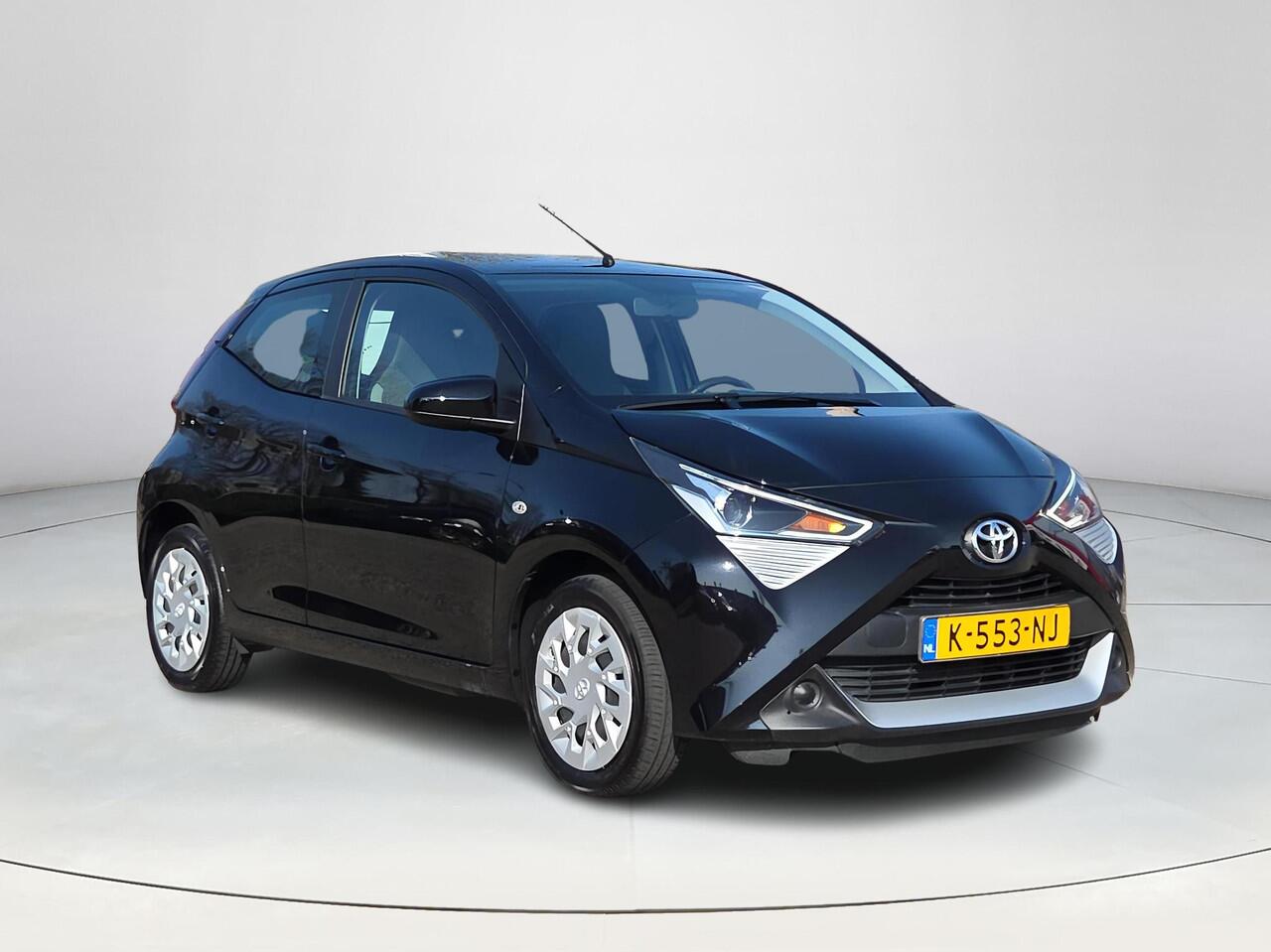 Toyota AYGO 1.0 VVT-i x-play | Apple CarPlay | Parkeercamera | Rijklaar incl. garantie |