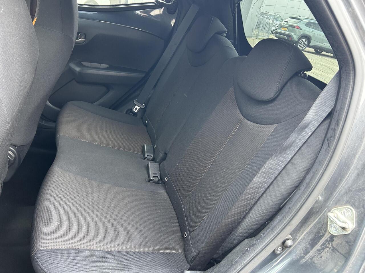 Toyota AYGO 1.0 VVT-i x-JBL | 1e eigenaar | Carplay | Climate Control