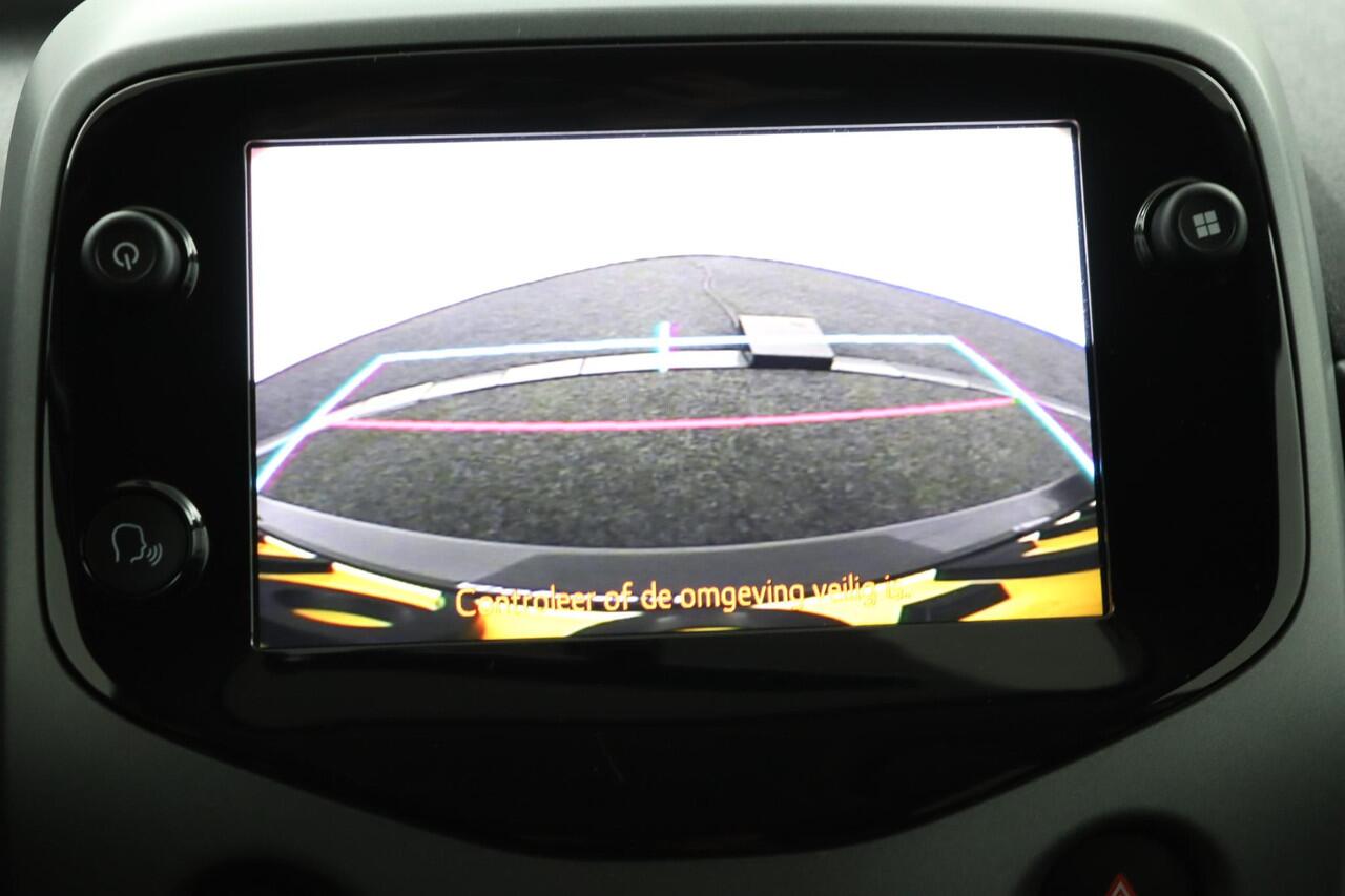 Toyota AYGO 1.0 VVT-i x-joy cabrio | Climate Control | Camera | Groot Scherm | Lichtmetalen Velgen | Red Pack |