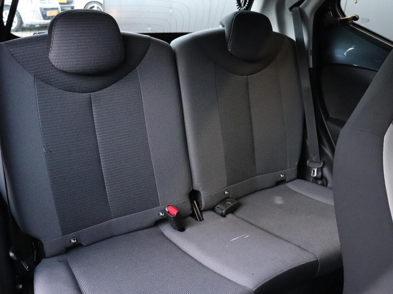 Toyota AYGO 1.0 VVT-i x-play | CAMERA | ELEK. SPIEGELS | BLEUTOOTH | CRUISE | AIRCO |