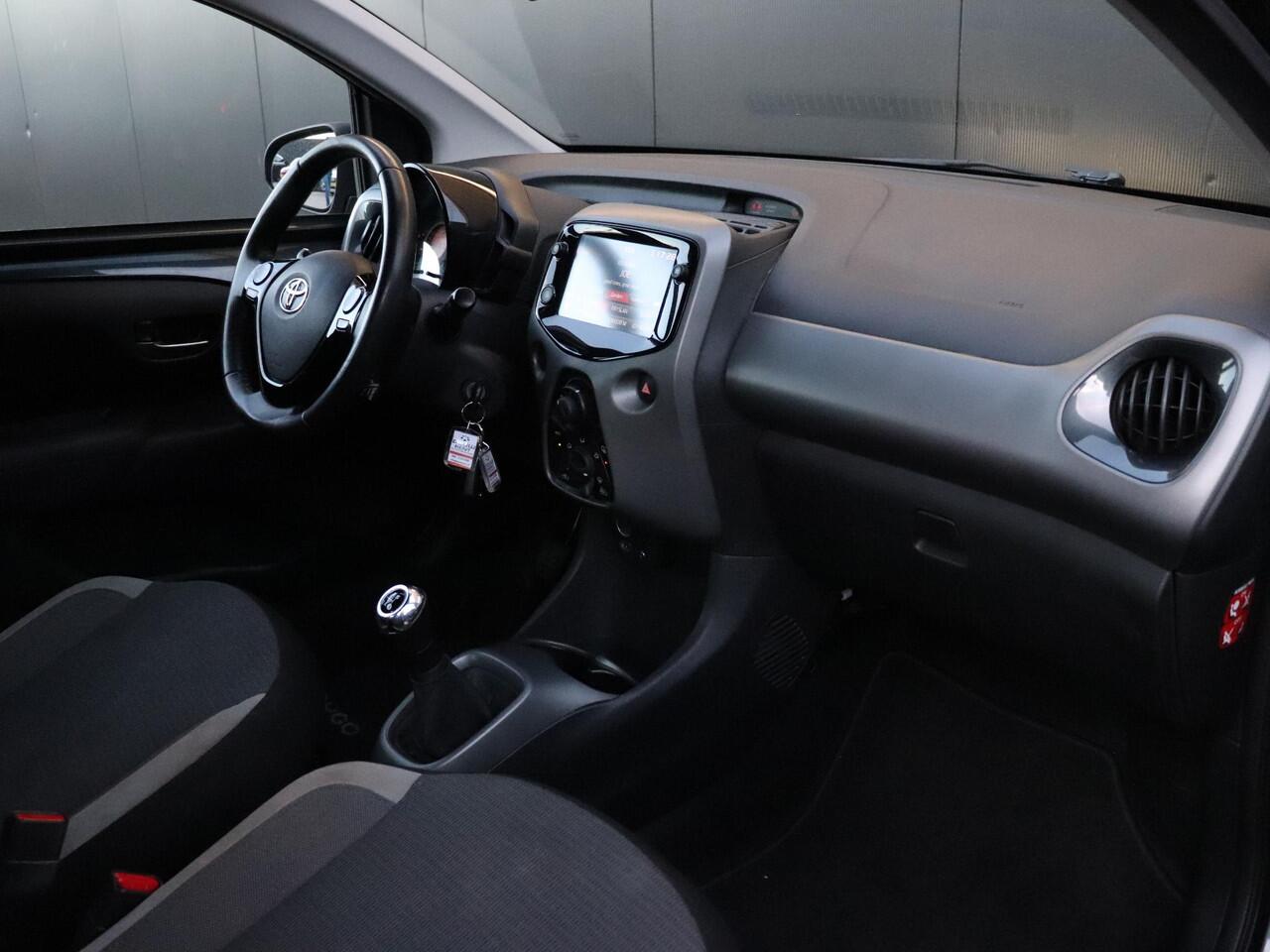 Toyota AYGO 1.0 VVT-i x-play | CAMERA | ELEK. SPIEGELS | BLEUTOOTH | CRUISE | AIRCO |