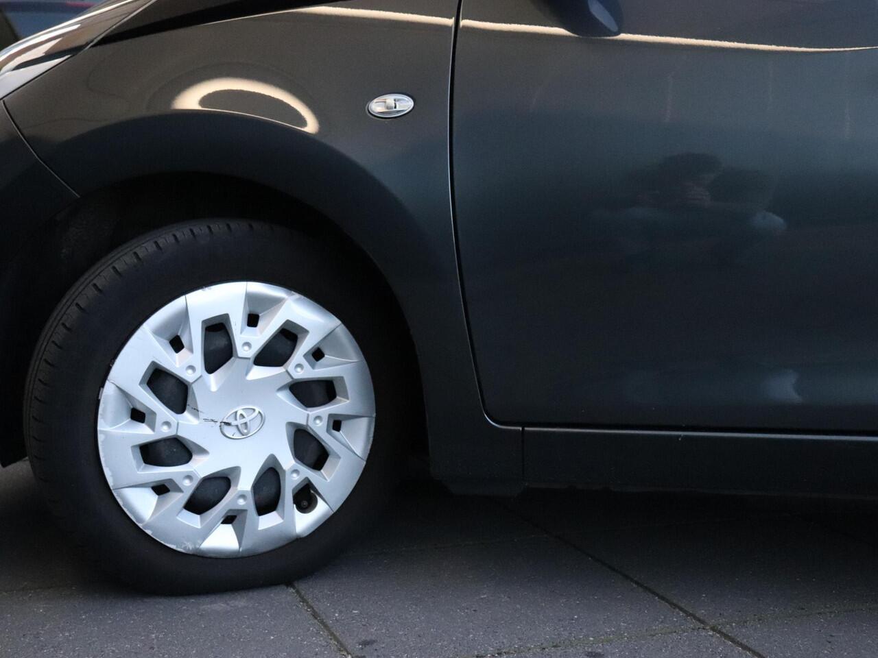Toyota AYGO 1.0 VVT-i x-play | CAMERA | ELEK. SPIEGELS | BLEUTOOTH | CRUISE | AIRCO |
