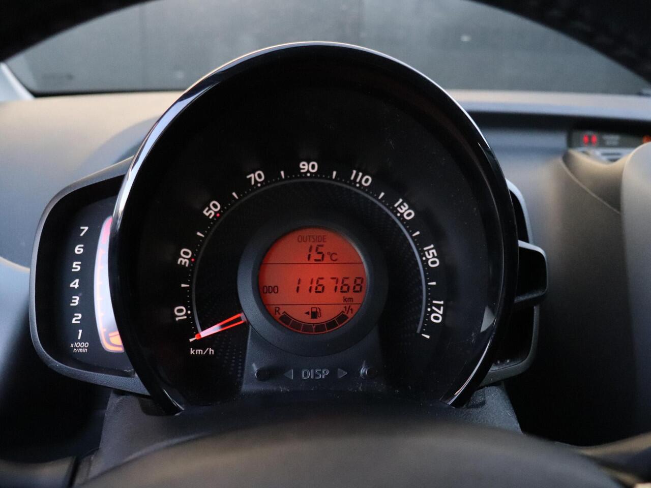 Toyota AYGO 1.0 VVT-i x-play | CAMERA | ELEK. SPIEGELS | BLEUTOOTH | CRUISE | AIRCO |