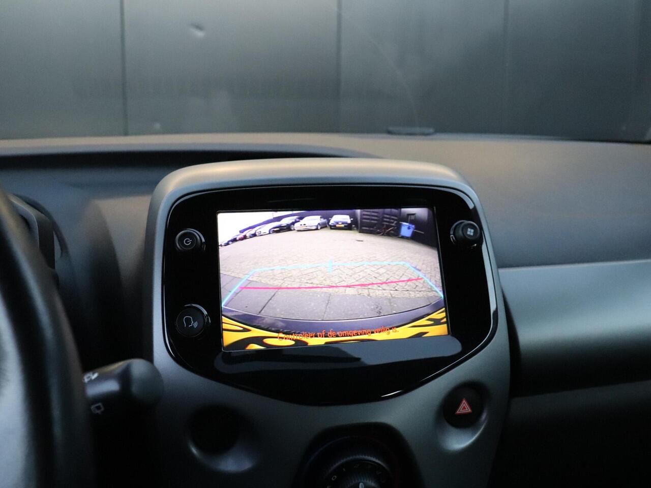Toyota AYGO 1.0 VVT-i x-play | CAMERA | ELEK. SPIEGELS | BLEUTOOTH | CRUISE | AIRCO |