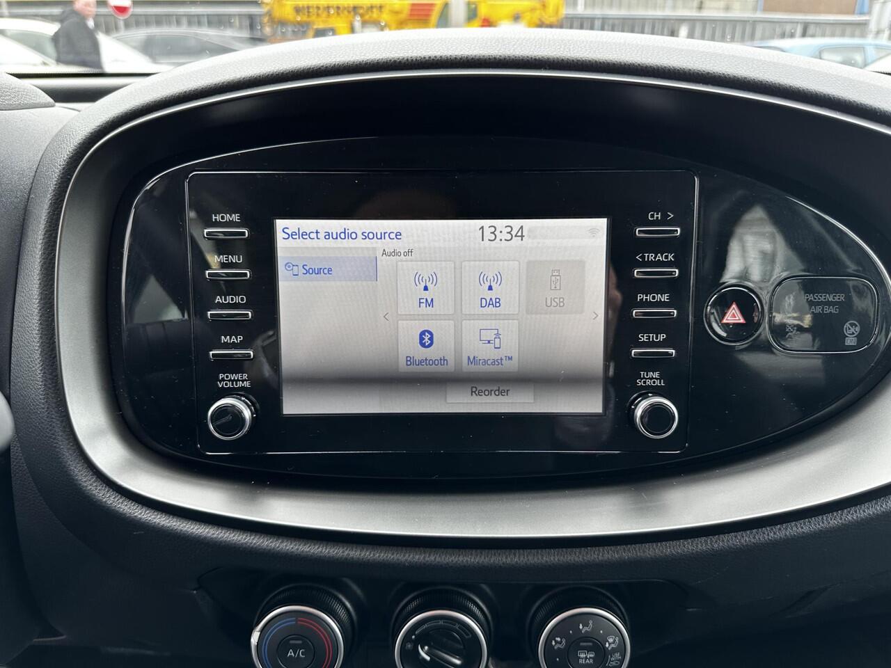 Toyota AYGO X 1.0 VVT-i S-CVT Play Toyota Aygo X 1.0 VVT-i S-CVT play Automaat, hoge instap, Apple carplay, android auto, Adaptieve cruise control, Airco ETC.