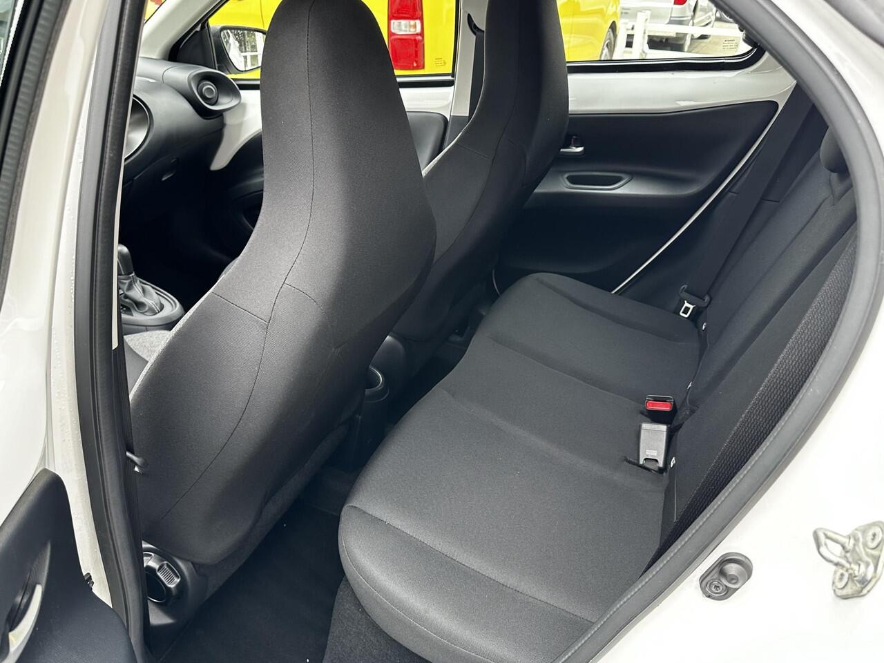 Toyota AYGO X 1.0 VVT-i S-CVT Play Toyota Aygo X 1.0 VVT-i S-CVT play Automaat, hoge instap, Apple carplay, android auto, Adaptieve cruise control, Airco ETC.