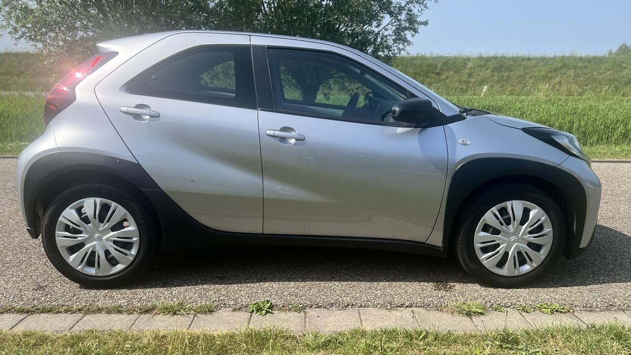 Toyota AYGO X 1.0 VVT-i MT Play