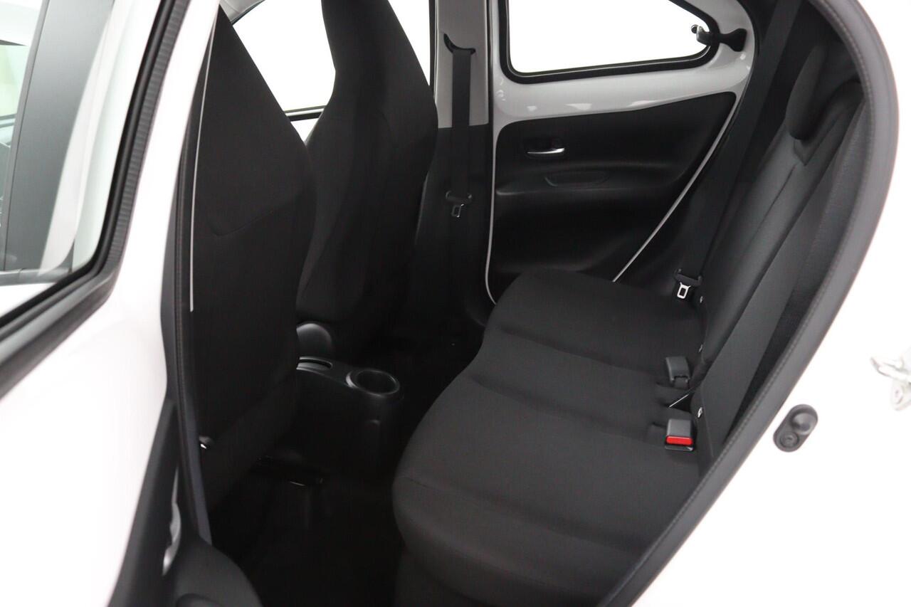 Toyota AYGO X 1.0 VVT-i MT Play | Eerste Eigenaar | Adaptieve Cruise Control | Achteruitrijcamera | Apple Carplay | Android Auto |