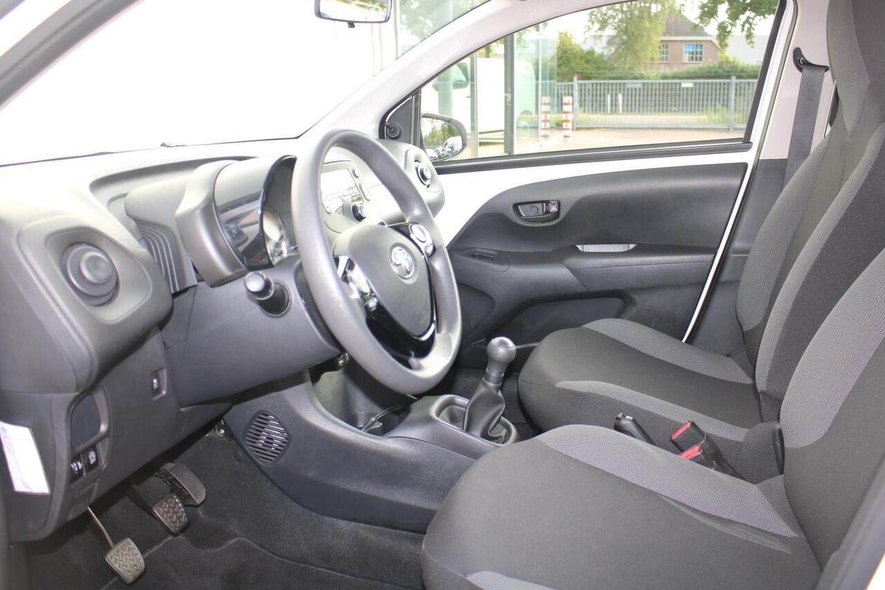 Toyota AYGO 1.0 VVT-i x-fun Airco, DAB, Bluetooth, start/stop systeem,