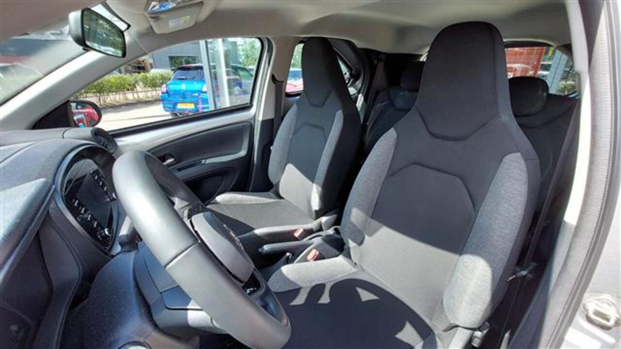 Toyota AYGO X 1.0 VVT-i MT Play