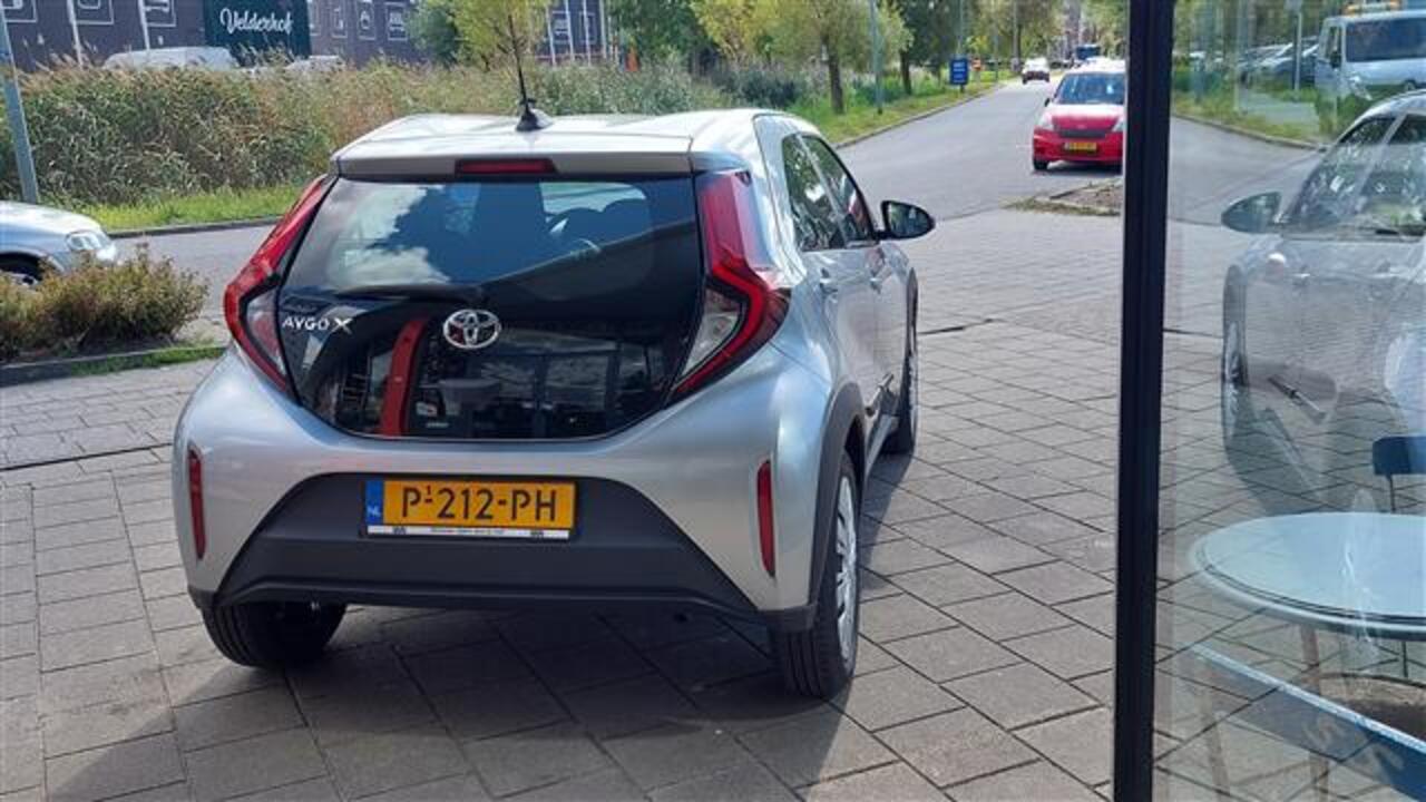 Toyota AYGO X 1.0 VVT-i MT Play