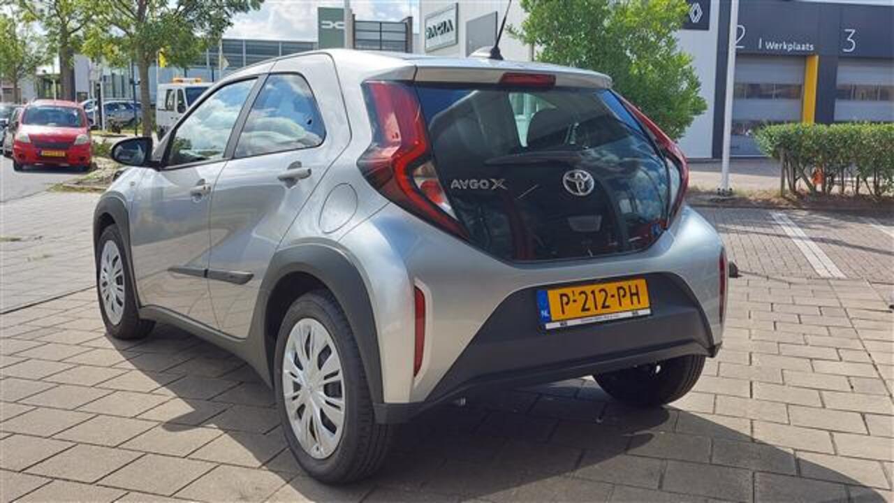 Toyota AYGO X 1.0 VVT-i MT Play