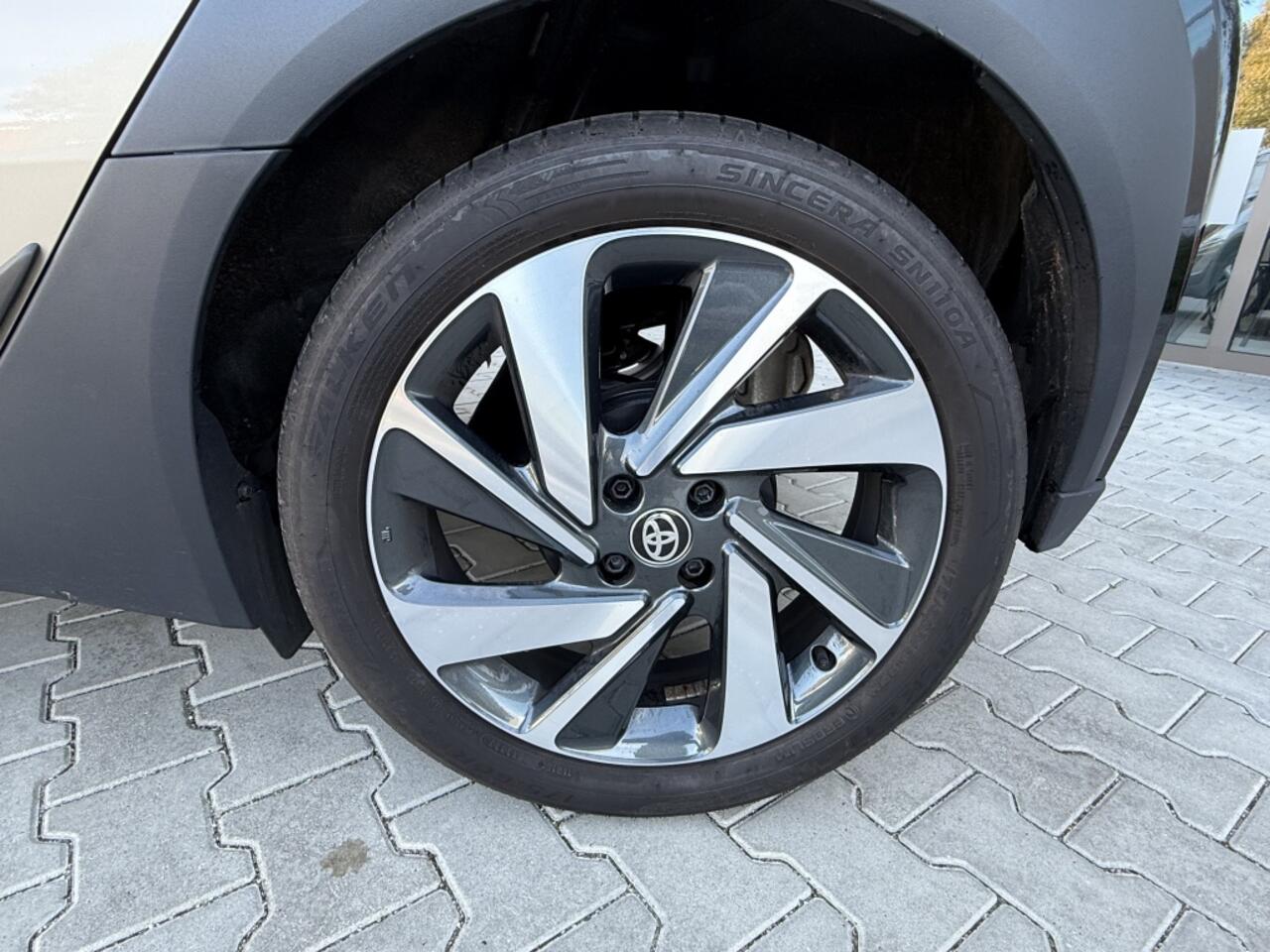 Toyota AYGO 1.0 Envy | automaat | soft top | camera | bi-tone | climatronic