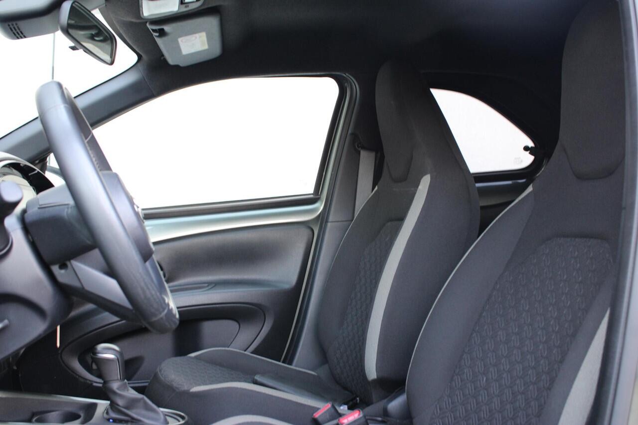 Toyota AYGO X 1.0 VVT-i S-CVT First / AUTOMAAT / CRUISE / CAMERA / APPLE CARPLAY - ANDROID