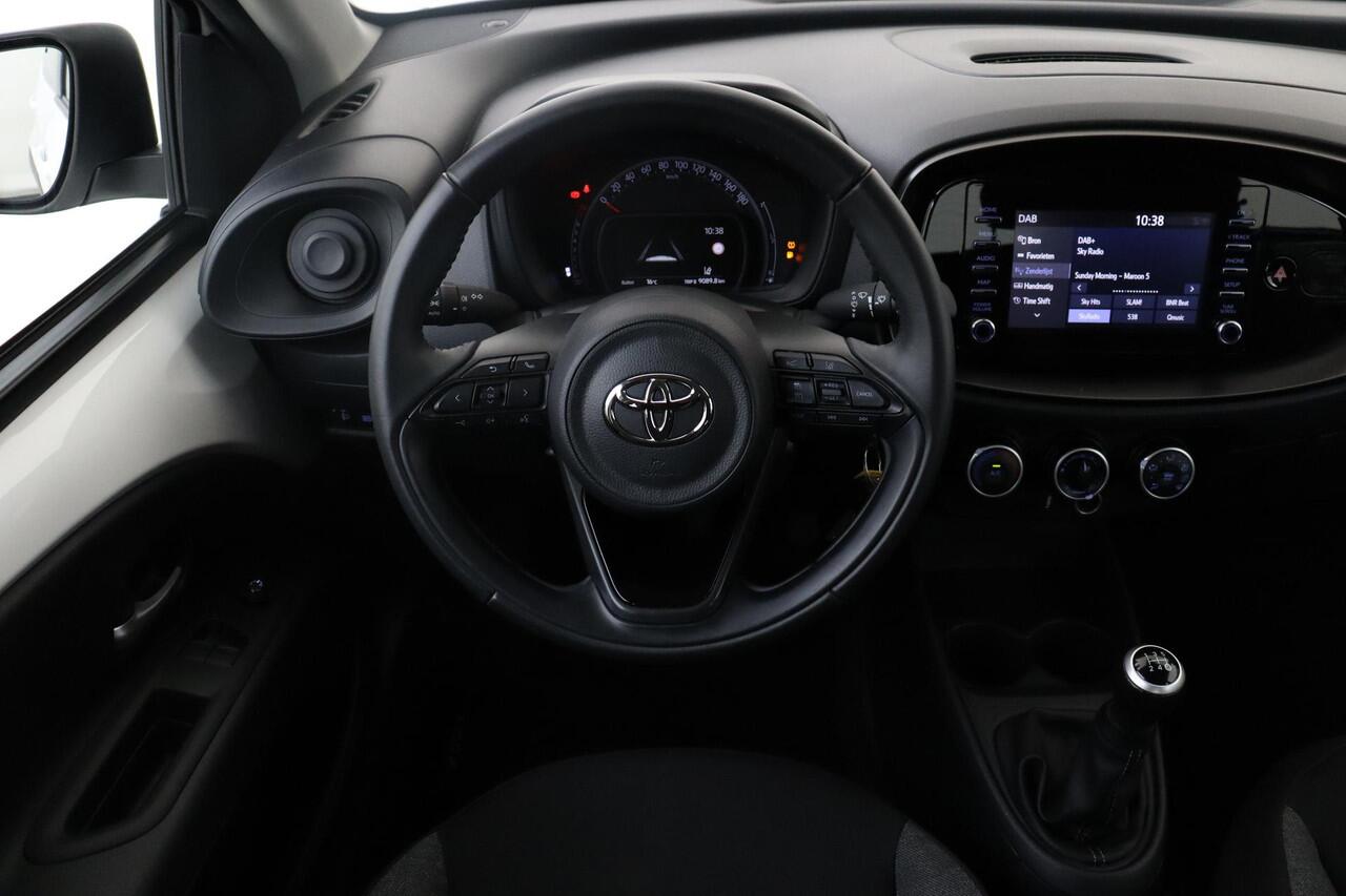 Toyota AYGO X 1.0 VVT-i MT PLAY -CARPLAY|CAMERA|ADAP.CRUISE|DAB|5-DRS