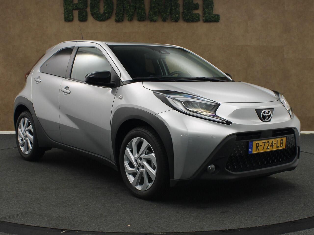 Toyota AYGO X 1.0 VVT-i S-CVT first - ORIGINEEL NEDERLANDSE AUTO - CLIMATE CONTROL - CAMERA - ADAPTIEVE CRUISE CONTROL - 17 INCH LICHT METALEN VELGEN - APPLE CARPLAY/ ANDROID AUTO - DONKER GETINTE RAMEN ACHTER - MISTLAMPEN VOOR