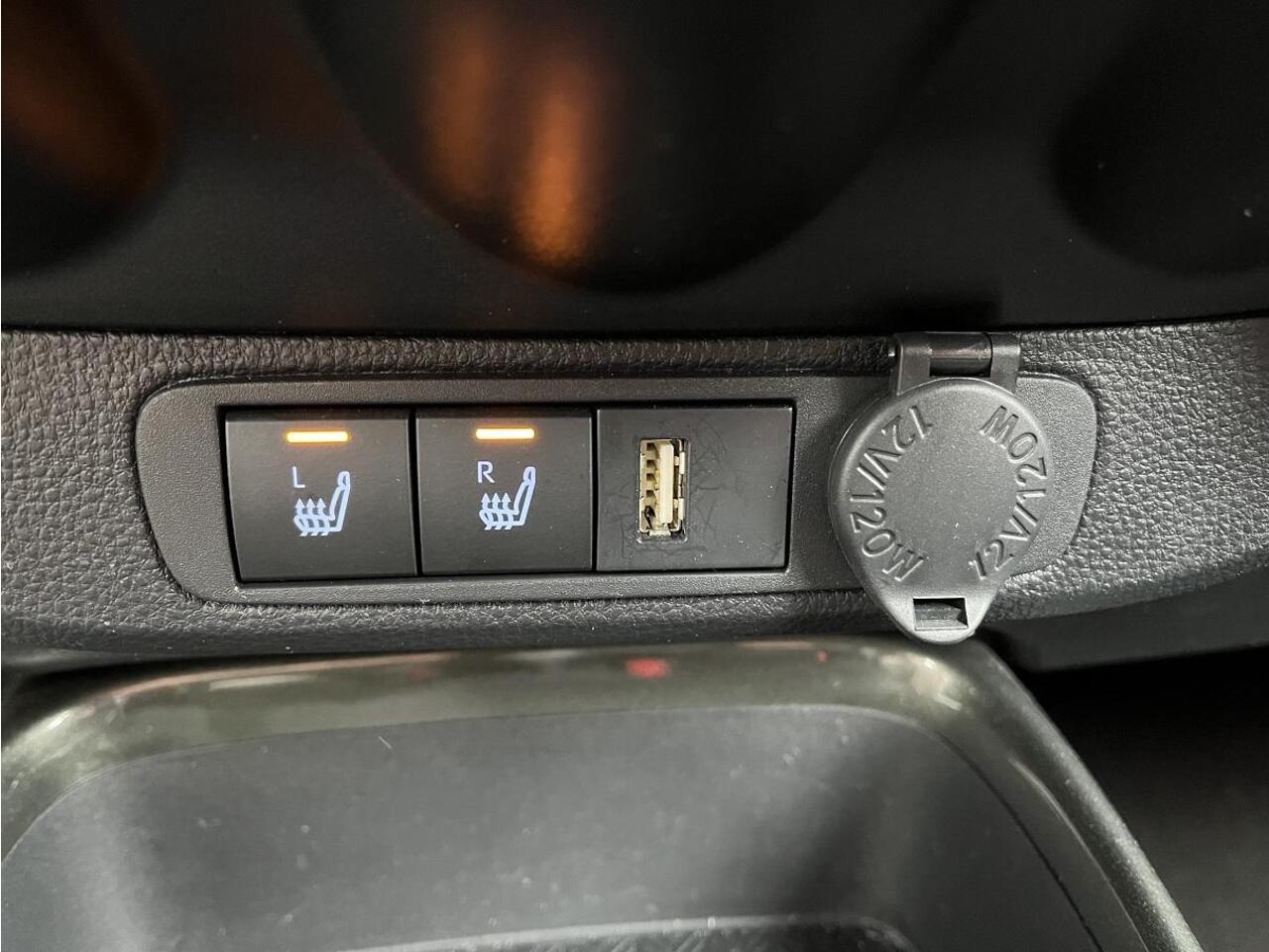 Toyota AYGO X 1.0 VVT-i MT first Edition | Rijklaar | Stoelverwarming | Apple Carplay | LM-Velgen