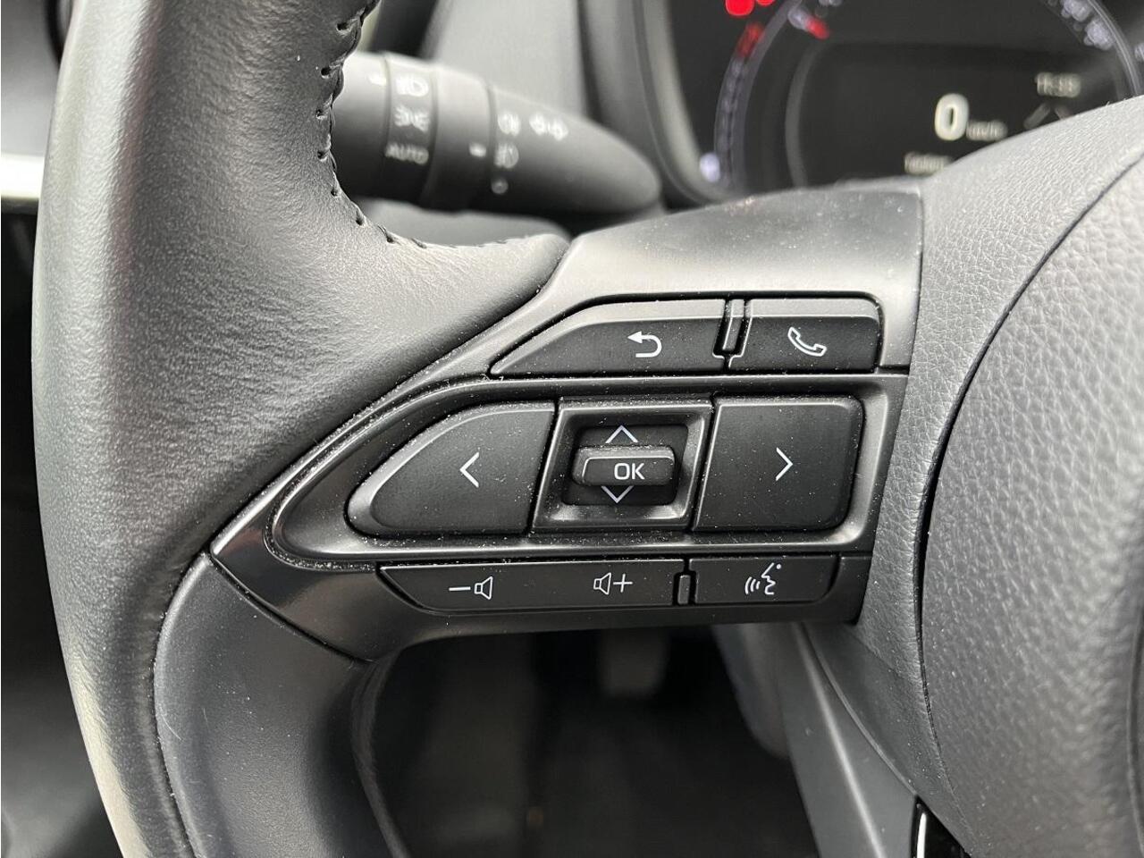 Toyota AYGO X 1.0 VVT-i MT first Edition | Rijklaar | Stoelverwarming | Apple Carplay | LM-Velgen