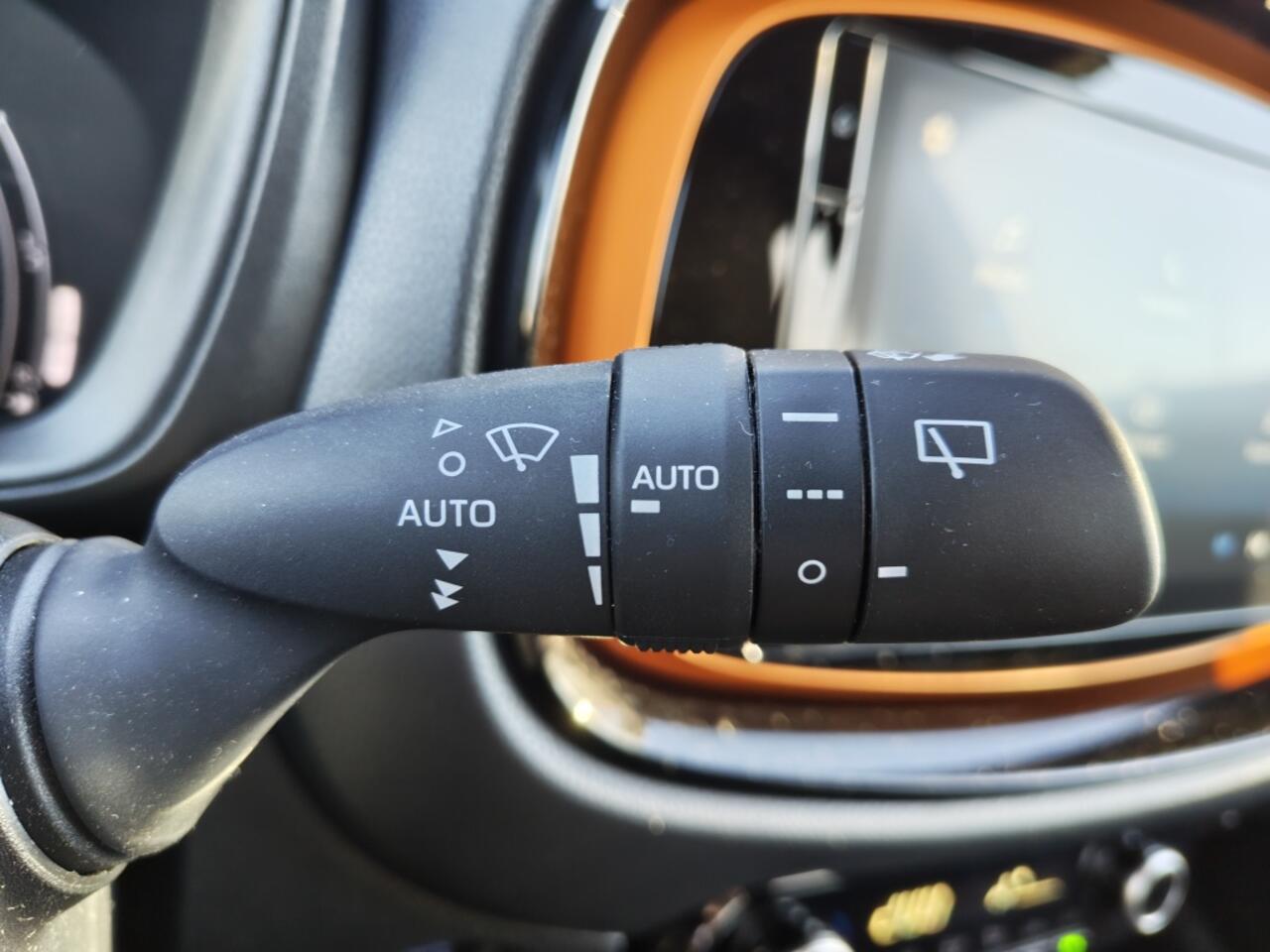 Toyota AYGO 1.0 VVT-i S-CVT Limited | El. Vouwdak | Navi | Stoelverwarming