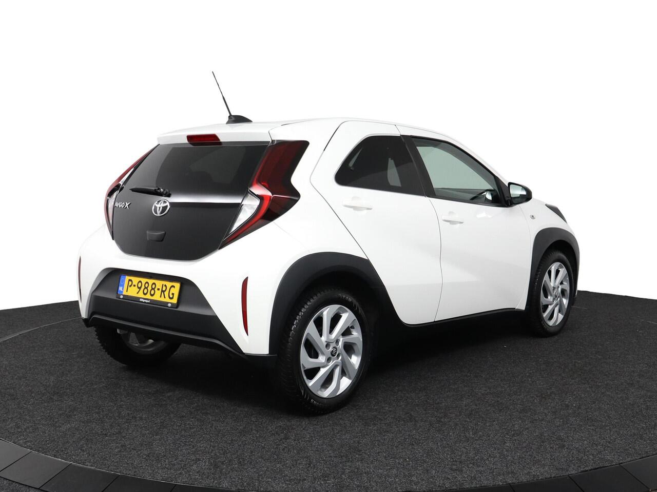 Toyota AYGO X 1.0 VVT-i S-CVT first | Apple Carplay/Android Auto | lm velgen | All seasons Banden |