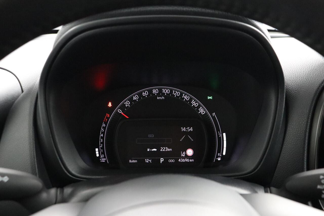 Toyota AYGO X 1.0 VVT-i S-CVT first | Apple Carplay/Android Auto | lm velgen | All seasons Banden |