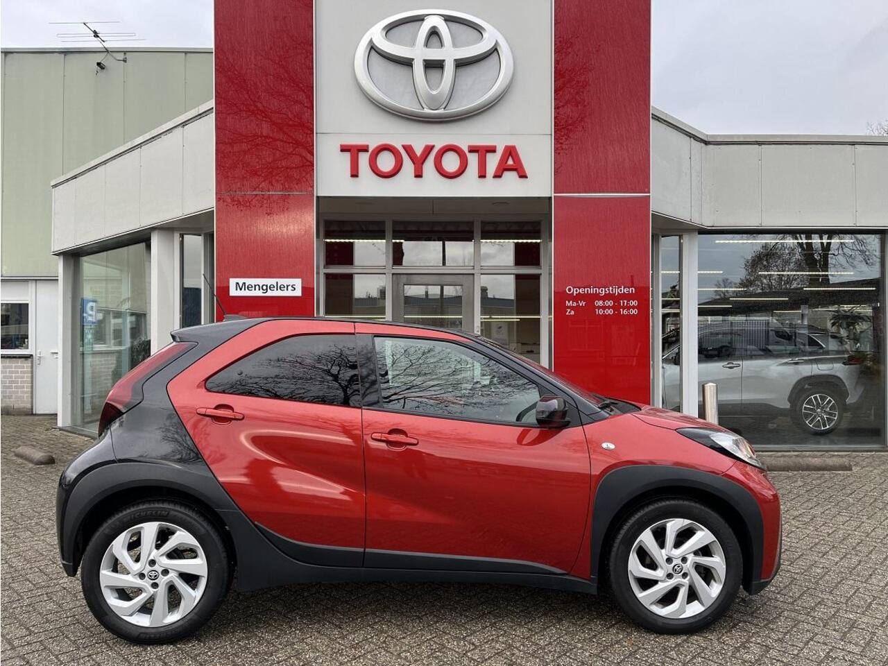 Toyota AYGO X 1.0 VVT-i MT First Edition | Airco | Camera | Stoelverwarming | Privacy glass