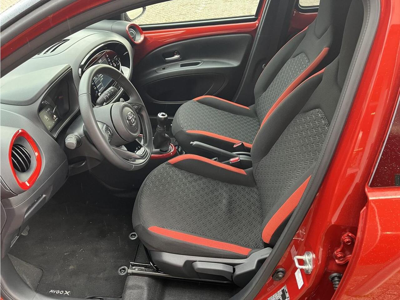 Toyota AYGO X 1.0 VVT-i MT First Edition | Airco | Camera | Stoelverwarming | Privacy glass