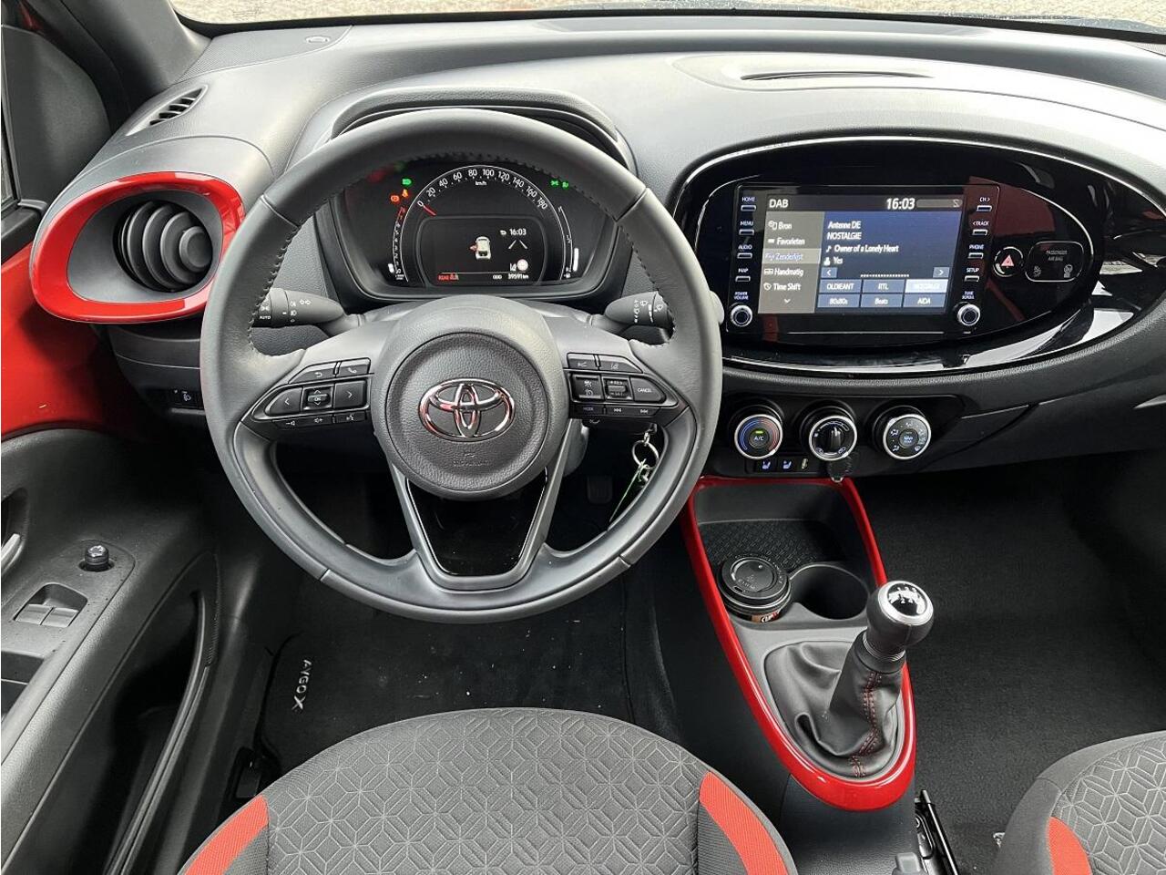 Toyota AYGO X 1.0 VVT-i MT First Edition | Airco | Camera | Stoelverwarming | Privacy glass