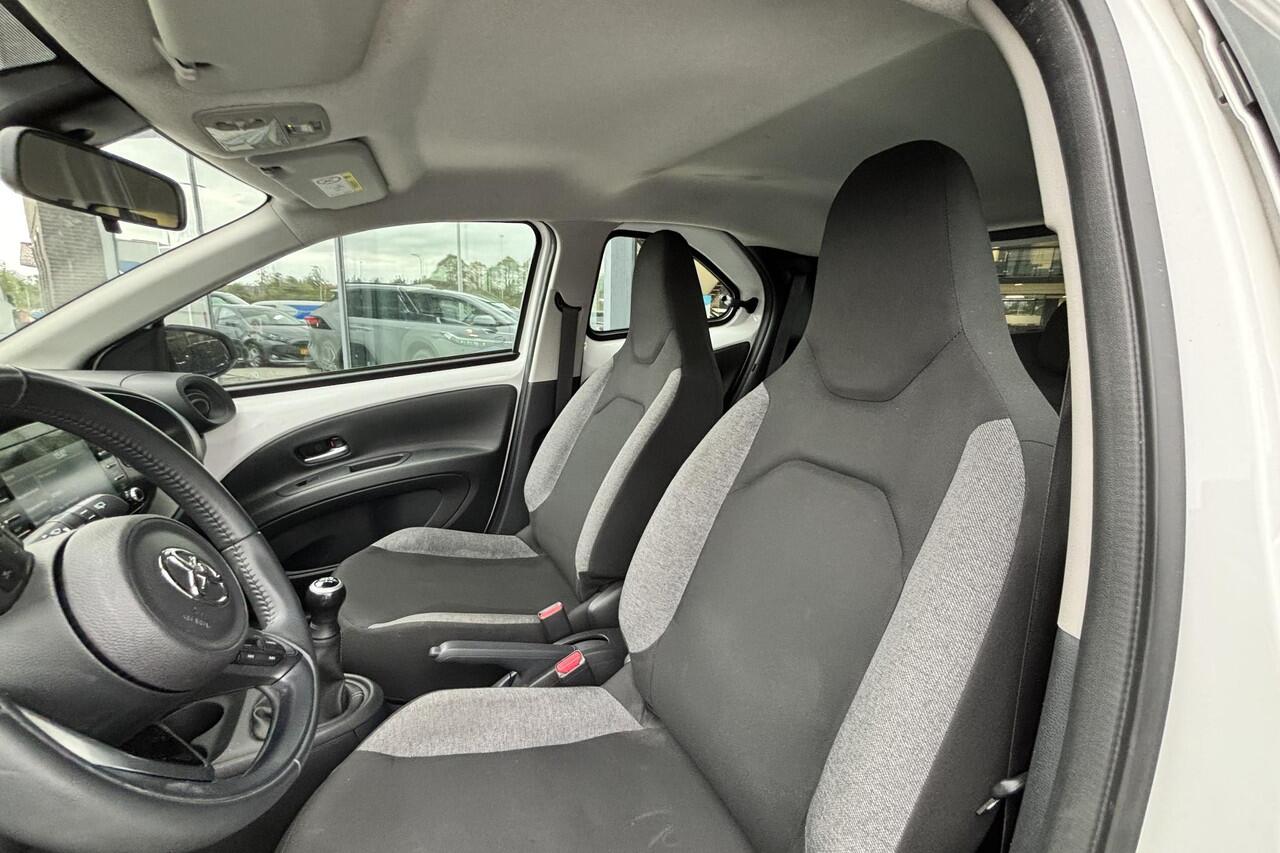 Toyota AYGO X 1.0 VVT-i MT Play, Apple carplay, Android auto , Parkeercamera, Adaptieve Cruise Control.