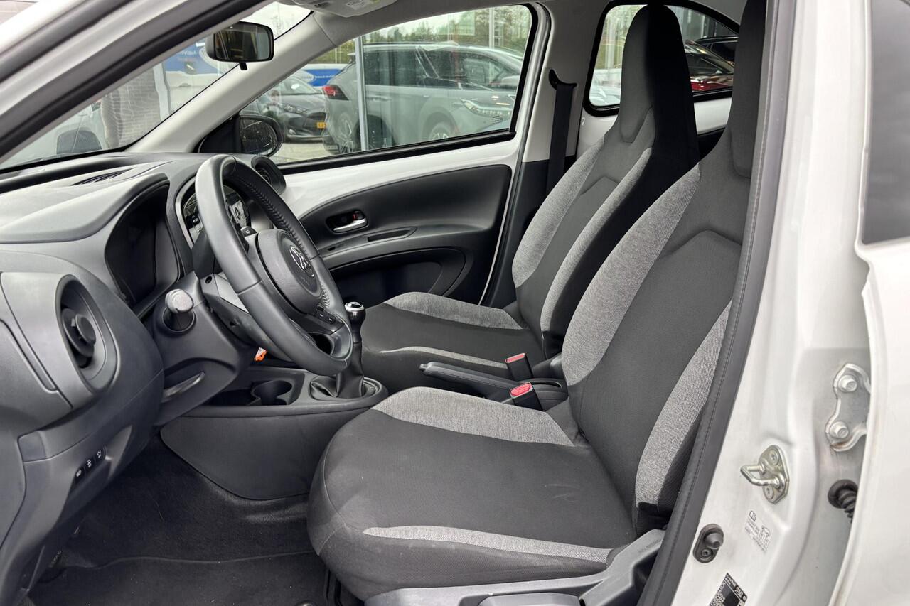 Toyota AYGO X 1.0 VVT-i MT Play, Apple carplay, Android auto , Parkeercamera, Adaptieve Cruise Control.