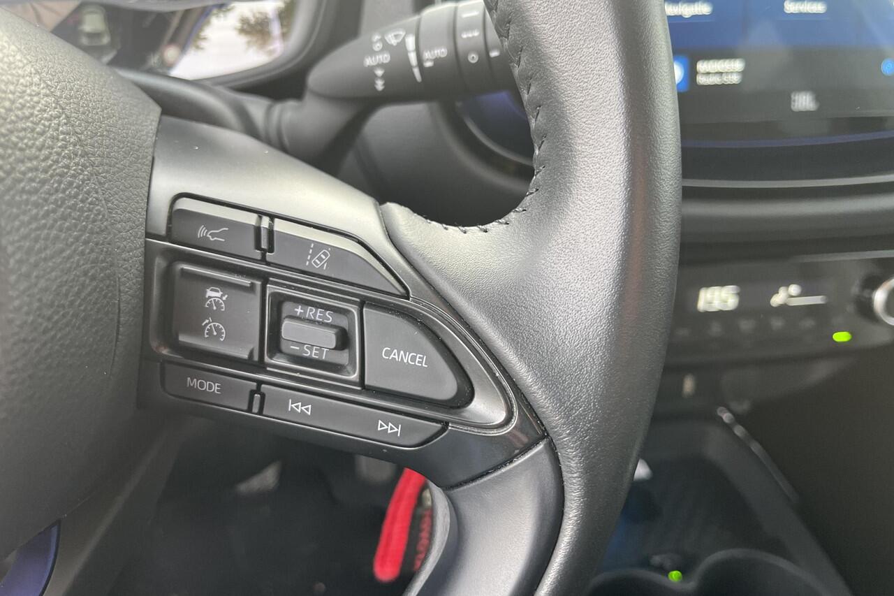 Toyota AYGO X 1.0 VVT-i MT Envy Fietsendragerbeugel, JBL premium audio, achteruitrij camera, draadloze telefoonlader, ACC, navigatie Apple CarPlay/Android Auto,