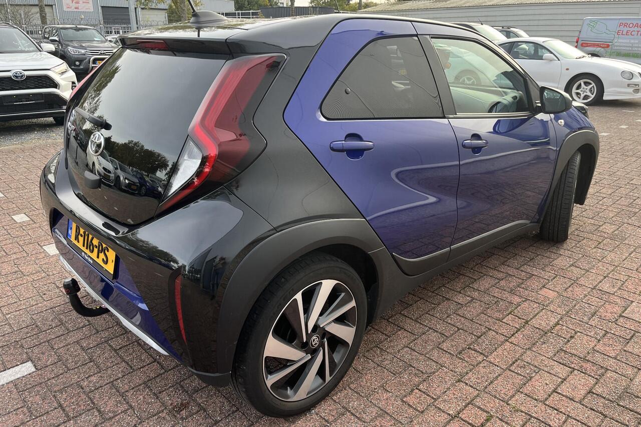 Toyota AYGO X 1.0 VVT-i MT Envy Fietsendragerbeugel, JBL premium audio, achteruitrij camera, draadloze telefoonlader, ACC, navigatie Apple CarPlay/Android Auto,