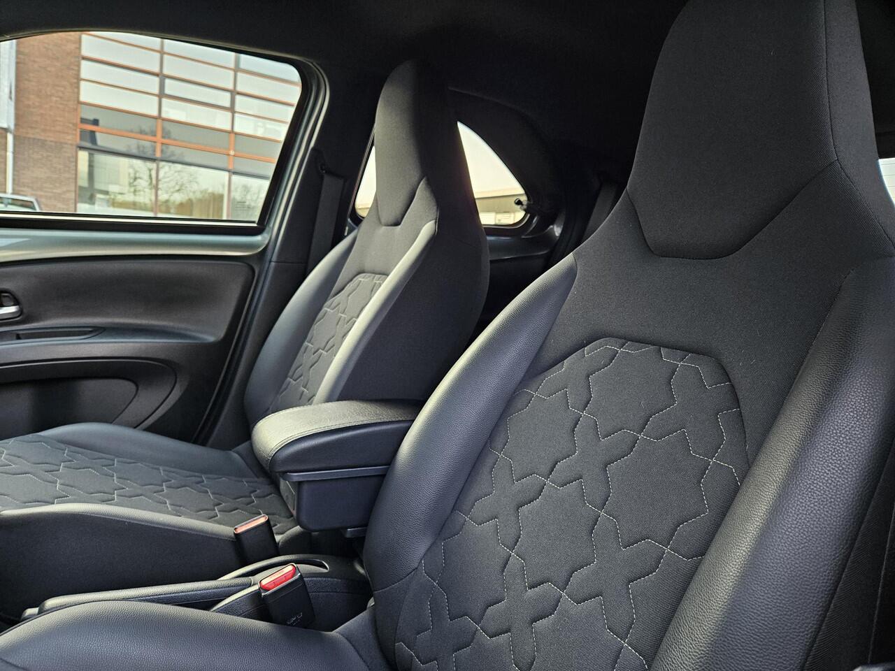 Toyota AYGO X 1.0 VVT-i S-CVT Envy Automaat | Org NL en 1e Eigenaar | 30.000 KM |