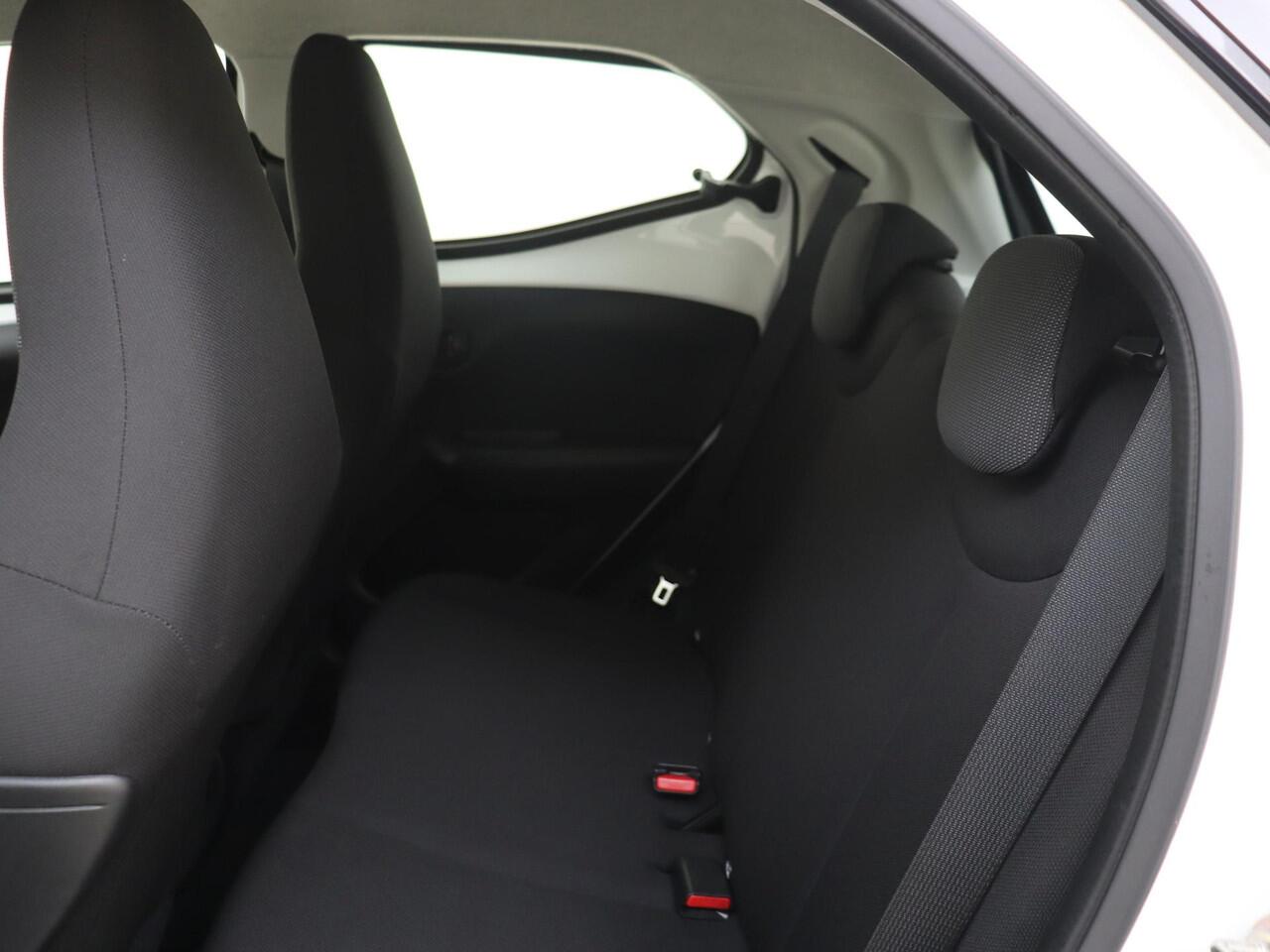 Toyota AYGO 1.0 VVT-i 72Pk x-fun | Airconditioning | LED-Dagrijverlichting | Bluetooth | Stuurwiel Multifunctioneel | Centrale Vergrendeling | Elektrische Ramen | Start-/ Stop Systeem