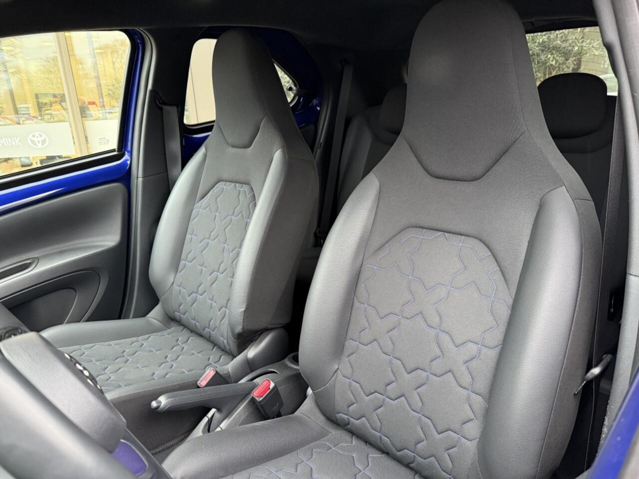 Toyota AYGO X 1.0 VVT-i MT Envy | JBL | Bi-Tone | Navi