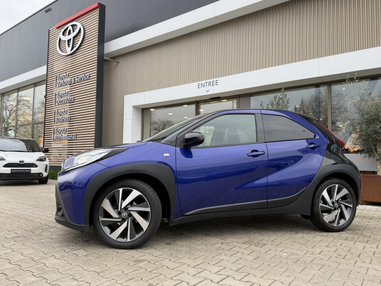 Toyota AYGO X 1.0 VVT-i MT Envy | JBL | Bi-Tone | Navi