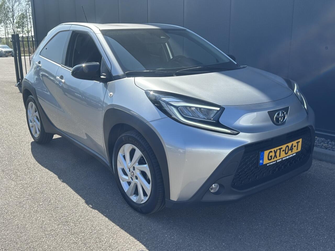 Toyota AYGO X 1.0 VVT-i First / Licht metalen velgen / Camera / CarPlay