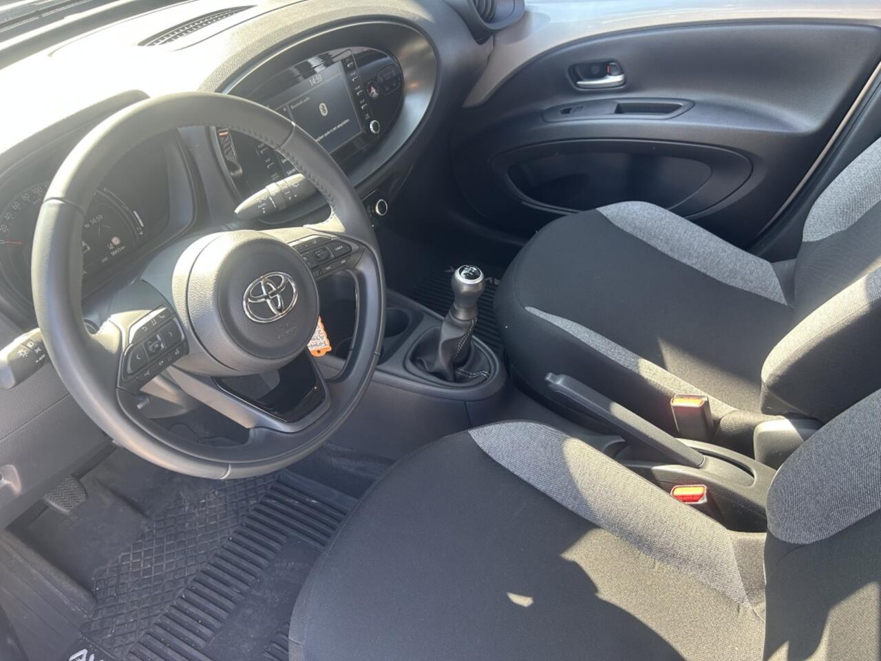 Toyota AYGO X 1.0 VVT-i First / Licht metalen velgen / Camera / CarPlay