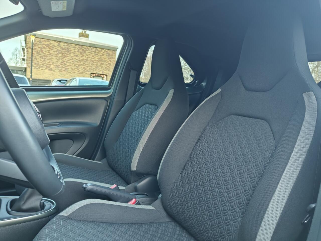 Toyota AYGO X 1.0 VVT-i MT Pulse